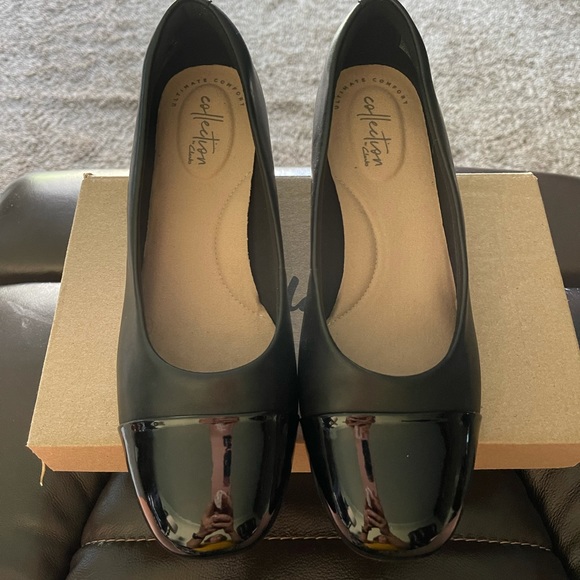 Clarks Dress Shoe - Picture 3 of 6